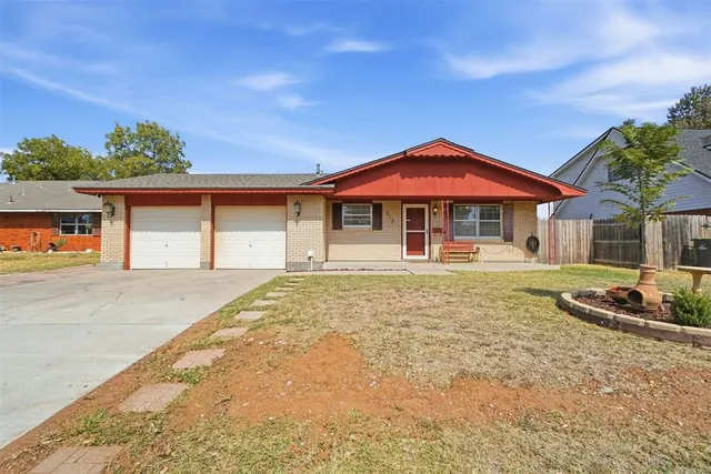 Photo 2 — 313 NW 63rd Street, Lawton, OK 73505