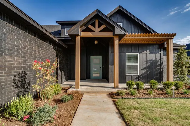 Front exterior — 11615 NW 106th Street, Yukon, OK 73099