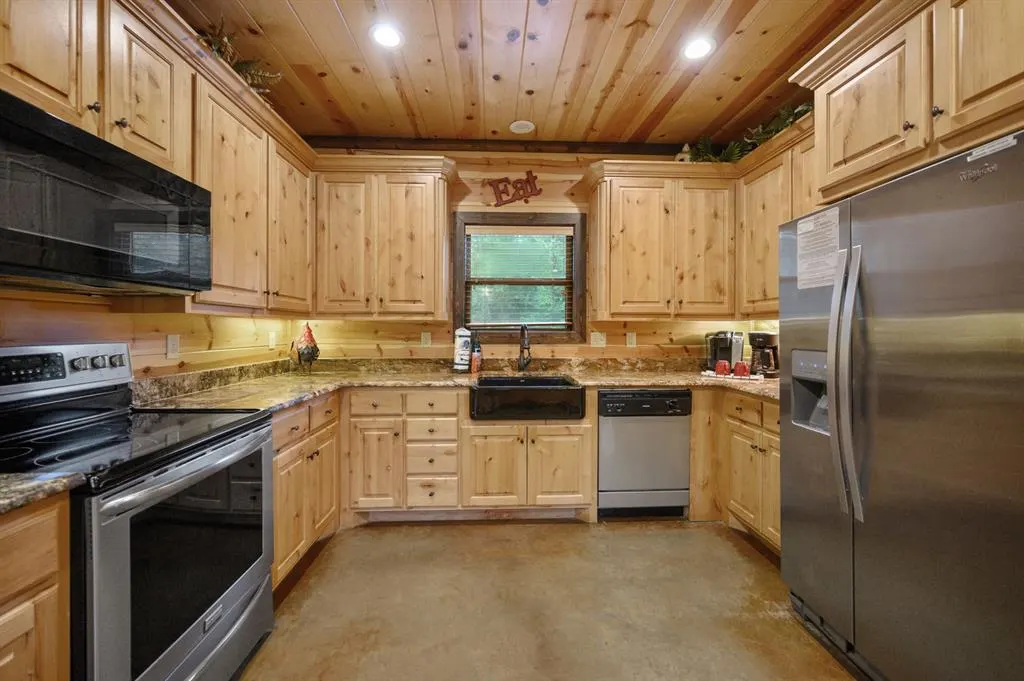 Photo 8 — 37 Orange Grove Road, Broken Bow, OK 74728