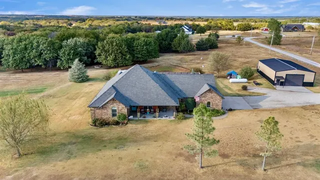 Photo 2 — 20097 Wolf Creek Terrace, Purcell, OK 73080