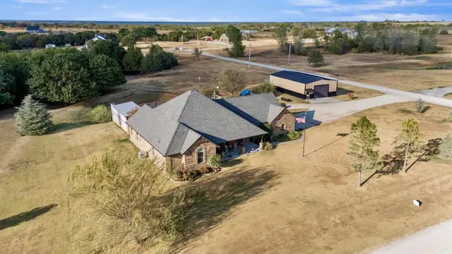 Photo 3 — 20097 Wolf Creek Terrace, Purcell, OK 73080