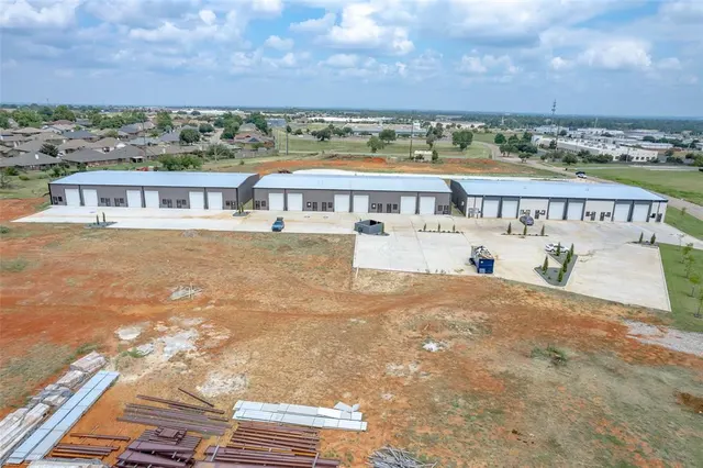 Photo 2 — 8101 Silver Crossing 330, Oklahoma City, OK 73132
