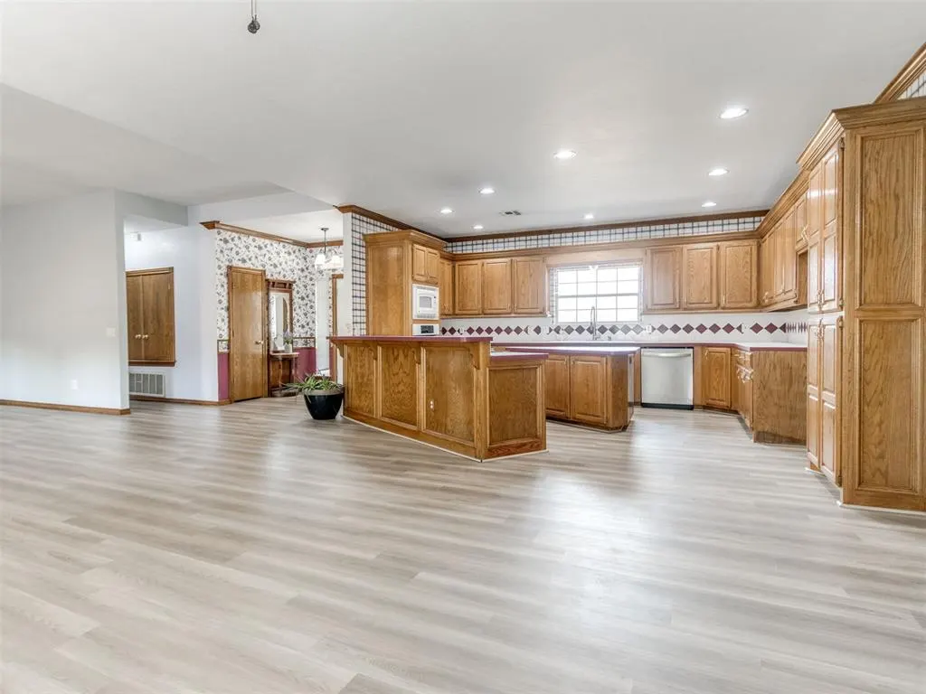 Photo 15 — 12720 SW 58th Street, Mustang, OK 73064