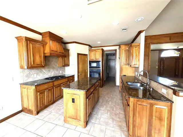 Photo 4 — 18309 El Greco Drive, Edmond, OK 73012