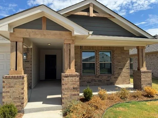 Photo 2 — 16104 Wolf Creek Way, Oklahoma City, OK 73170