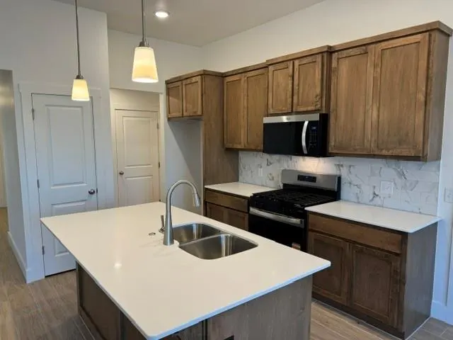 Photo 7 — 16104 Wolf Creek Way, Oklahoma City, OK 73170
