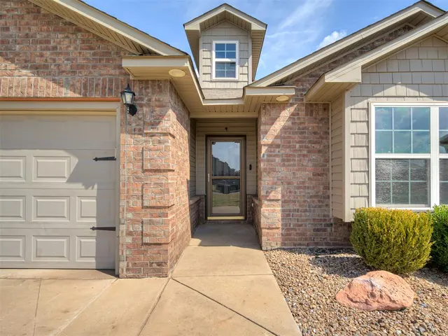 Photo 2 — 1880 Bliss Circle, Newcastle, OK 73065