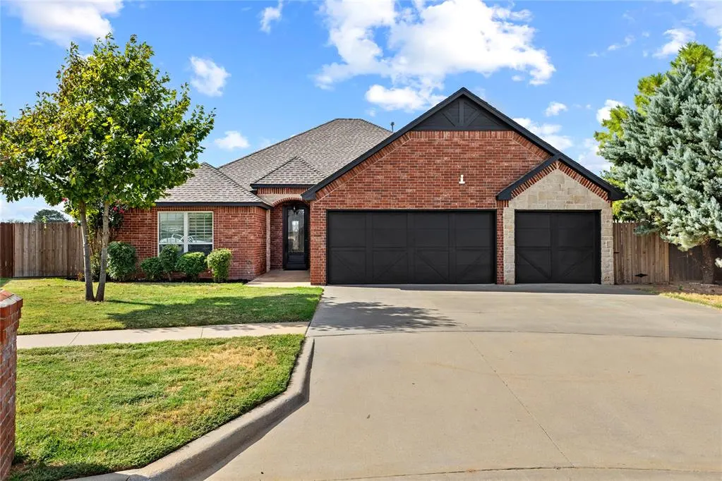 Front exterior — 2425 Pumpkin Lane, Weatherford, OK 73096