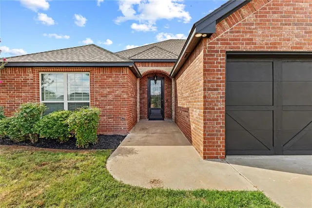 Photo 2 — 2425 Pumpkin Lane, Weatherford, OK 73096