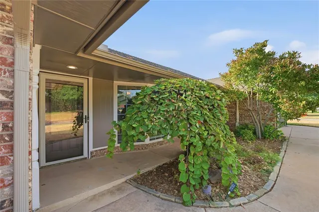 Photo 2 — 3401 S Choctaw Drive, Edmond, OK 73013