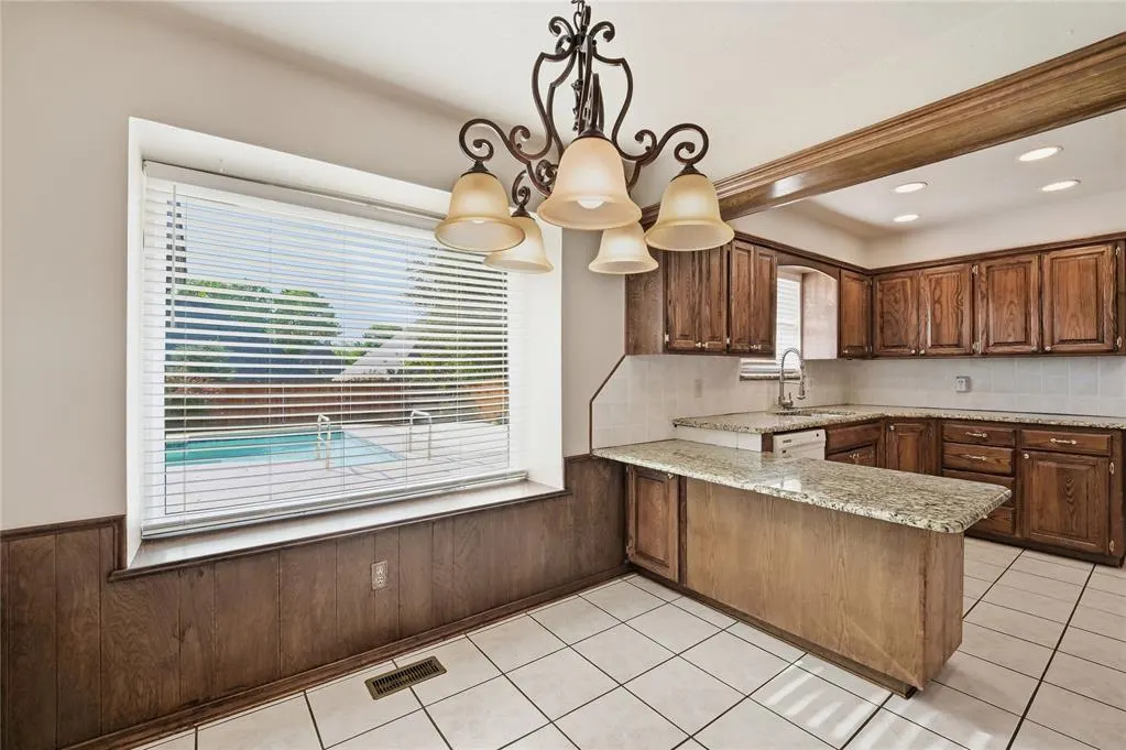 Photo 11 — 3401 S Choctaw Drive, Edmond, OK 73013