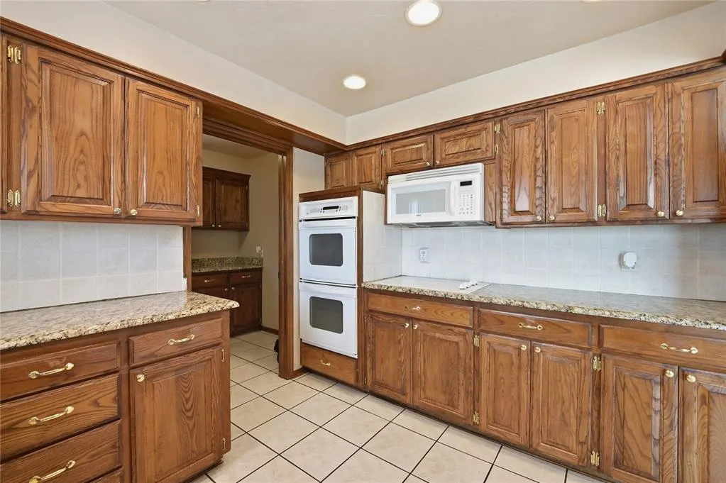 Photo 14 — 3401 S Choctaw Drive, Edmond, OK 73013