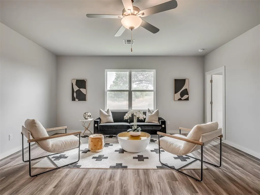 Photo 3 — 745 Cumberland Drive, Guthrie, OK 73044
