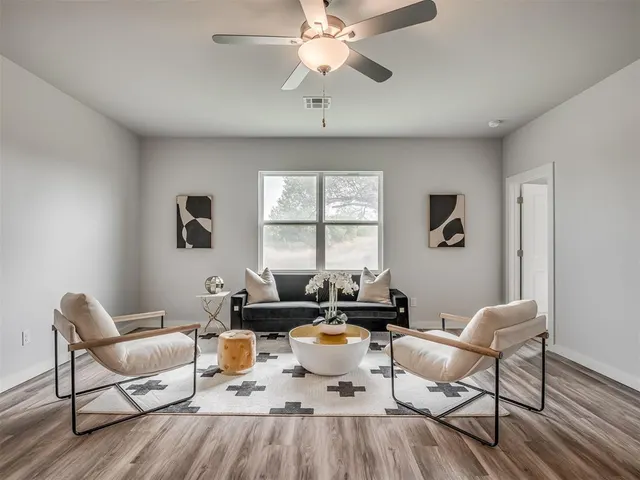 Photo 3 — 745 Cumberland Drive, Guthrie, OK 73044