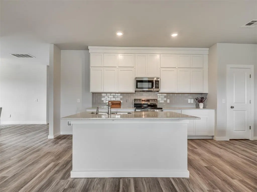 Photo 6 — 745 Cumberland Drive, Guthrie, OK 73044