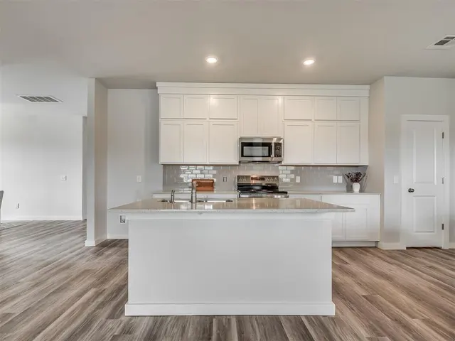 Photo 6 — 745 Cumberland Drive, Guthrie, OK 73044