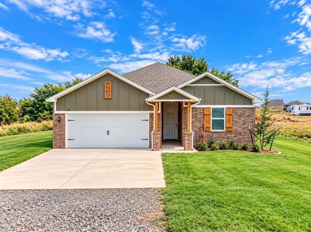 Front exterior — 745 Cumberland Drive, Guthrie, OK 73044