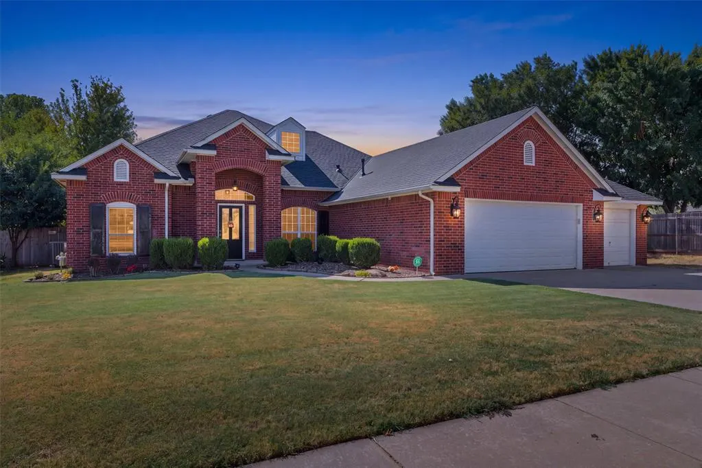 Photo 2 — 21574 Lake Shadows Drive, Edmond, OK 73012