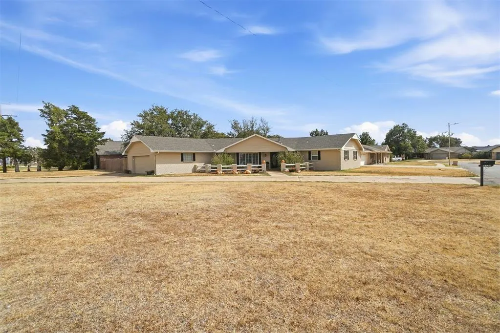 Front exterior — 2720 N Robin Street, Altus, OK 73521