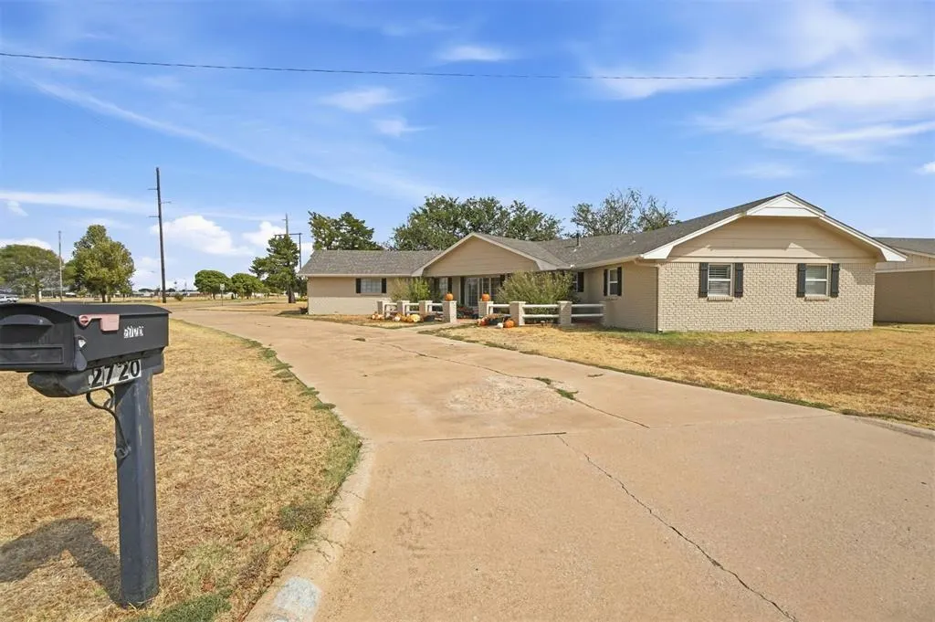 Photo 2 — 2720 N Robin Street, Altus, OK 73521