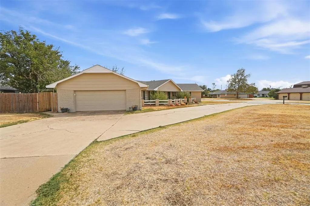Photo 3 — 2720 N Robin Street, Altus, OK 73521