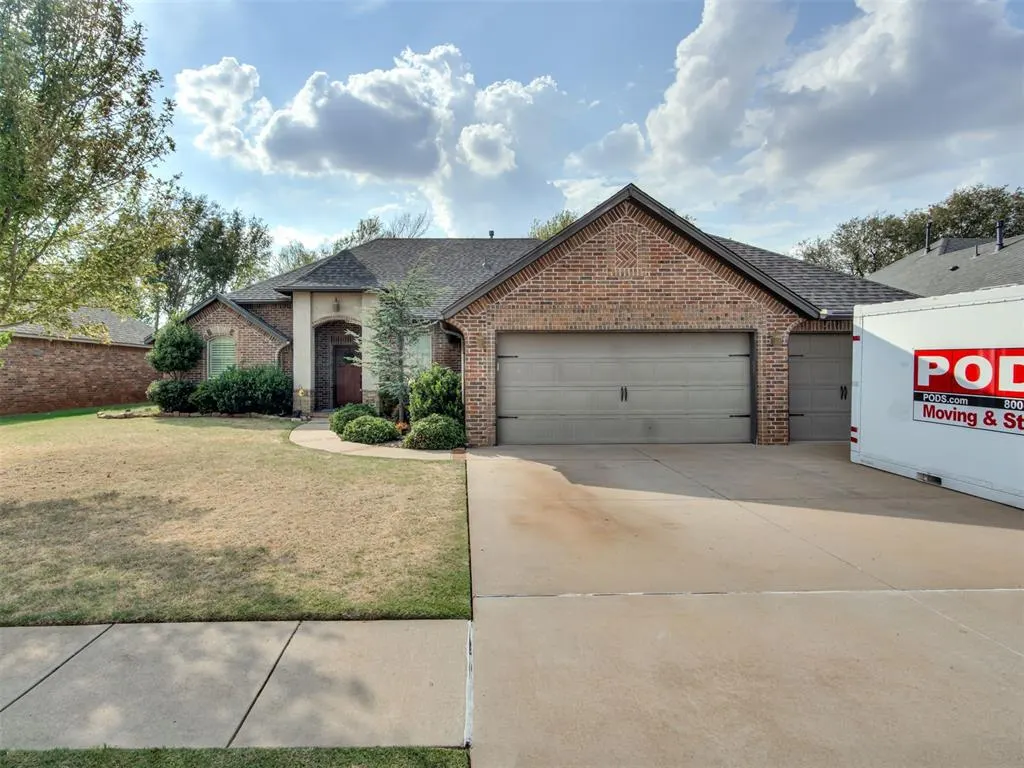 Front exterior — 2113 Sycamore Creek Avenue, Yukon, OK 73099