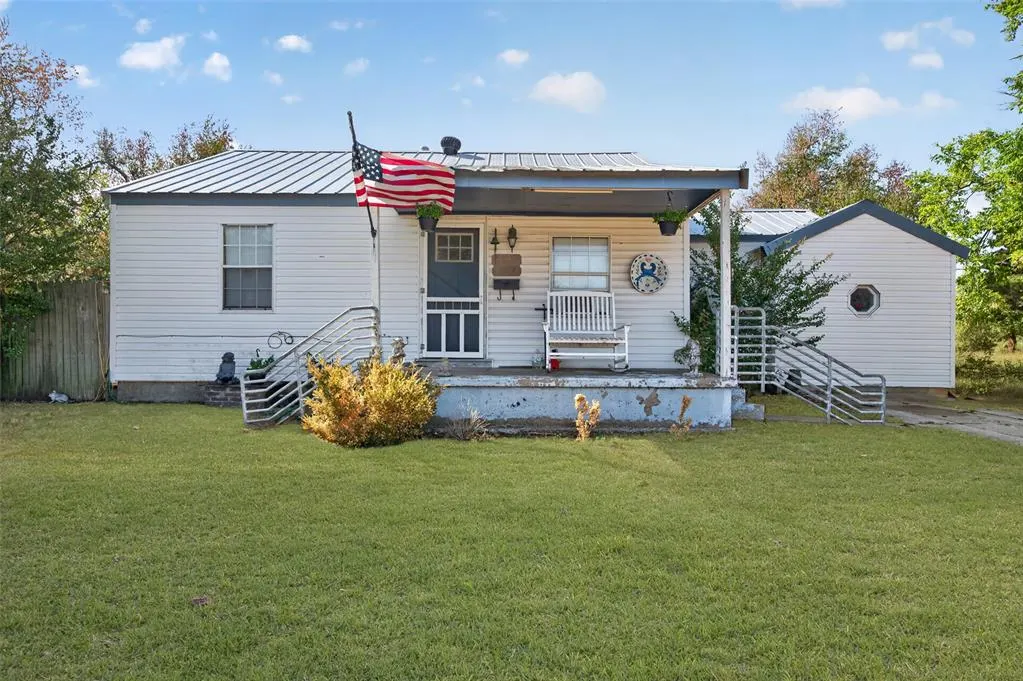 Front exterior — 1113 W Arkansas Avenue, Chickasha, OK 73018