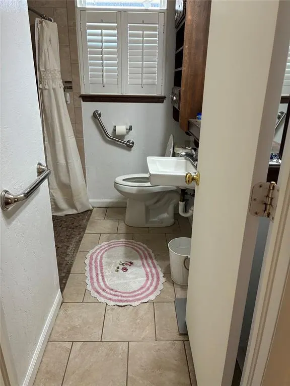 Photo 7 — 911 SW 2nd Street, Moore, OK 73160