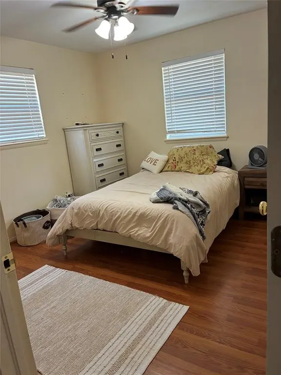 Photo 5 — 911 SW 2nd Street, Moore, OK 73160