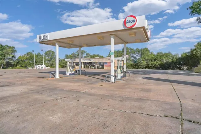 Photo 4 — 2003 NE Highway 66, Sayre, OK 73662