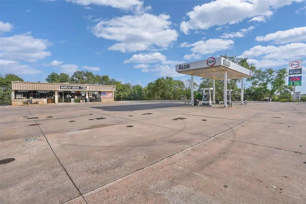 Photo 5 — 2003 NE Highway 66, Sayre, OK 73662