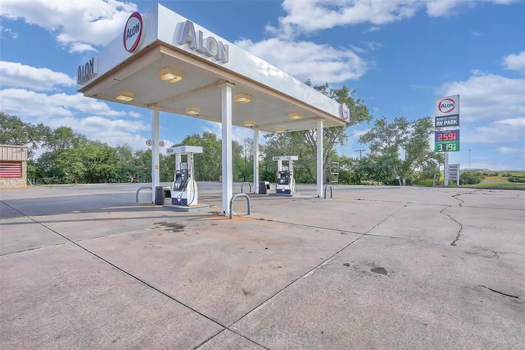 Photo 6 — 2003 NE Highway 66, Sayre, OK 73662