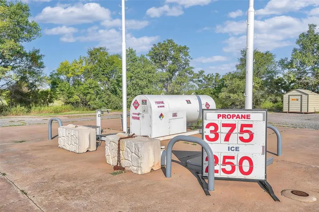 Photo 7 — 2003 NE Highway 66, Sayre, OK 73662