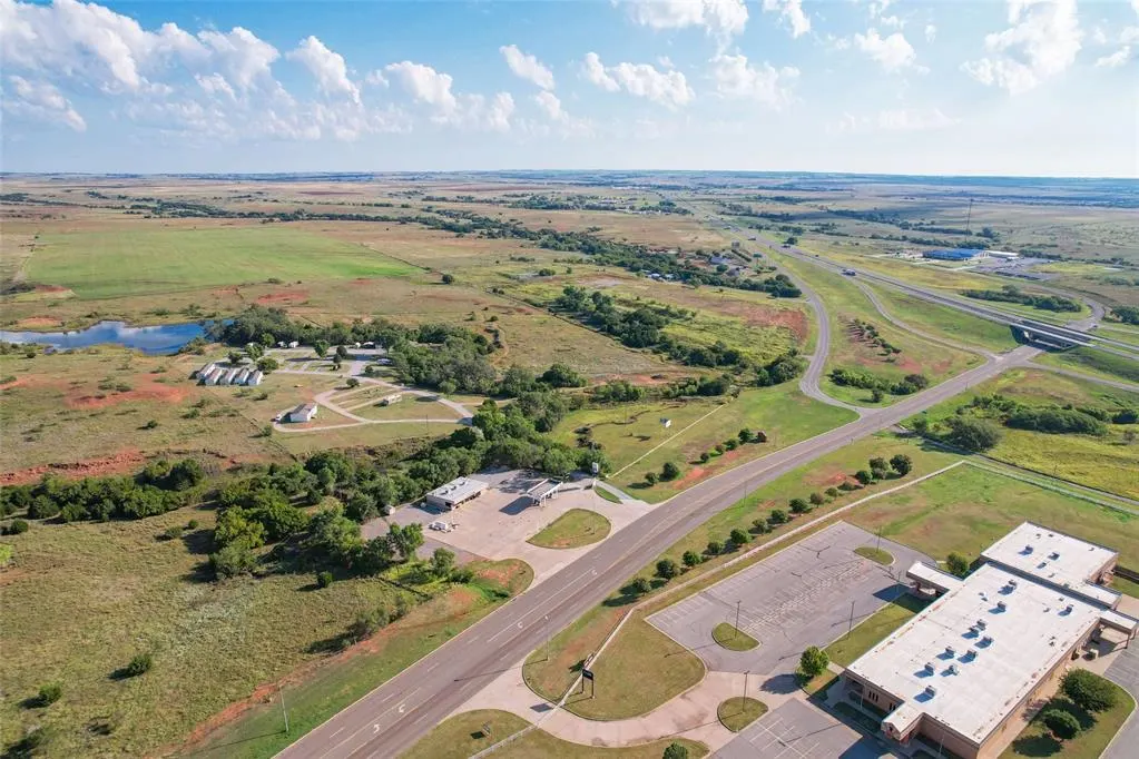 Photo 12 — 2003 NE Highway 66, Sayre, OK 73662
