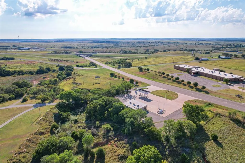 Photo 24 — 2003 NE Highway 66, Sayre, OK 73662