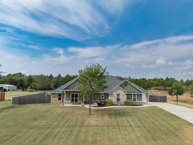 Photo 3 — 19196 Abigail Drive, Shawnee, OK 74801