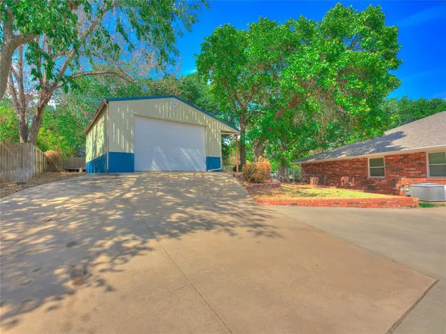 Photo 3 — 3401 Carriage Way, Edmond, OK 73013