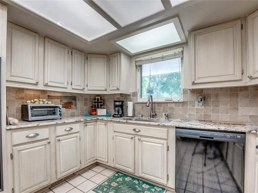 Photo 10 — 3401 Carriage Way, Edmond, OK 73013