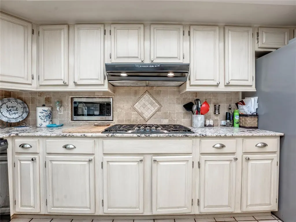 Photo 11 — 3401 Carriage Way, Edmond, OK 73013
