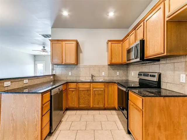Photo 7 — 2120 NW 157th Street, Edmond, OK 73013