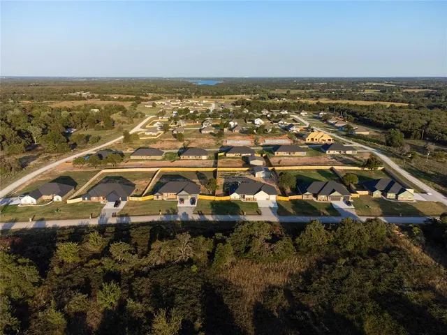 Photo 4 — 29189 Apache Drive, McLoud, OK 74851