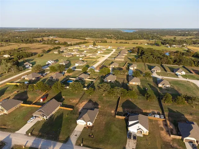 Photo 6 — 29189 Apache Drive, McLoud, OK 74851