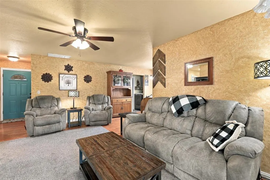 Photo 8 — 11613 Lochwood Drive, Yukon, OK 73099