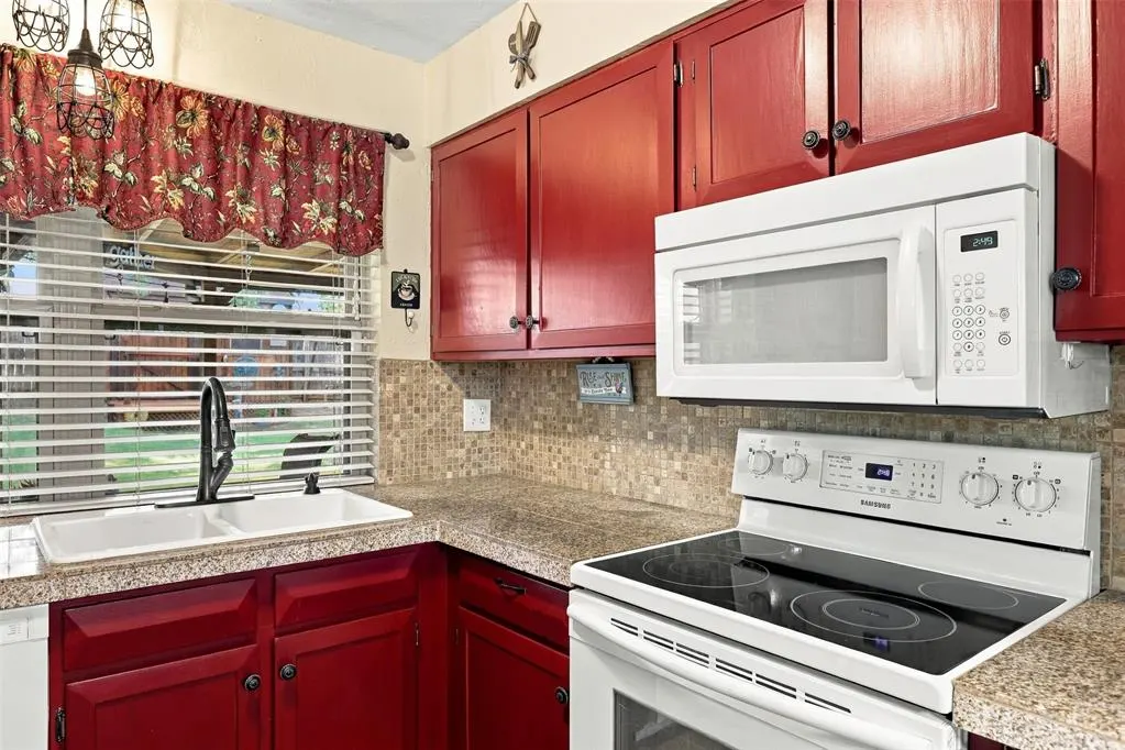 Photo 11 — 11613 Lochwood Drive, Yukon, OK 73099