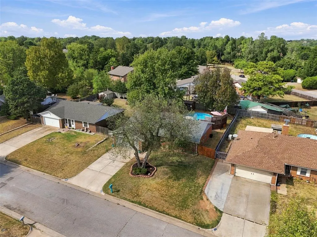 Photo 31 — 11613 Lochwood Drive, Yukon, OK 73099