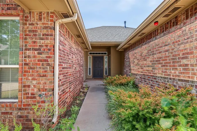 Photo 2 — 15601 Traditions Drive, Edmond, OK 73013