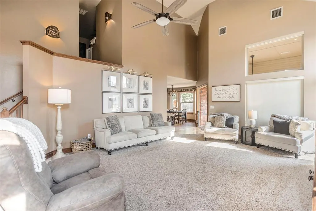 Photo 2 — 531 W Alamo Court Way, Mustang, OK 73064
