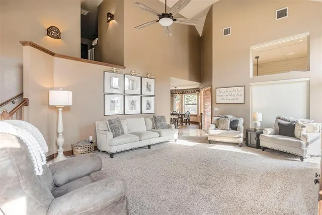 Photo 2 — 531 W Alamo Court Way, Mustang, OK 73064