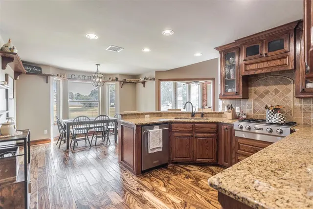 Photo 8 — 531 W Alamo Court Way, Mustang, OK 73064