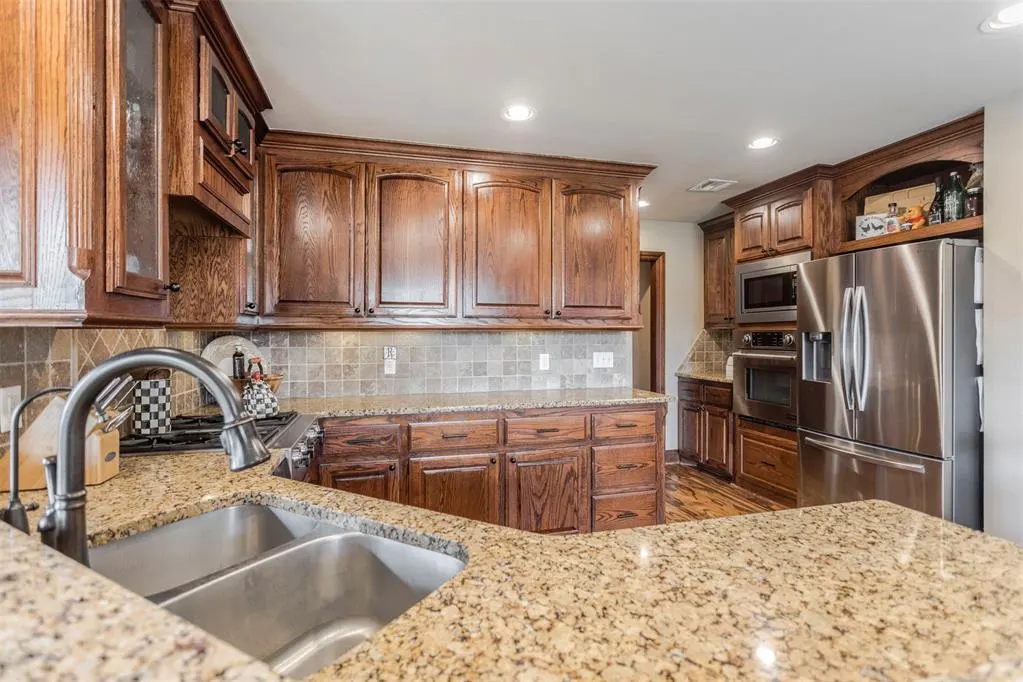 Photo 9 — 531 W Alamo Court Way, Mustang, OK 73064
